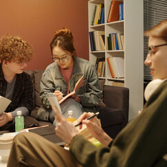 Обложка курса 'Методики воспитания и развитие в СПО'