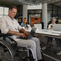 Обложка курса 'Социальная защиты населения: обеспечение условий доступности для инвалидов объектов и предоставляемых услуг в сфере труда, занятости, защиты'