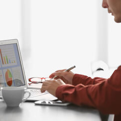 Обложка курса 'Методы маркетинговых исследований в интернете'