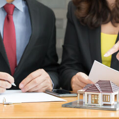 Обложка курса 'Правовые и практические аспекты сделок с недвижимым имуществом'