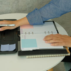 Обложка курса 'Основы разработки статей в формате чек-листа и кейса'