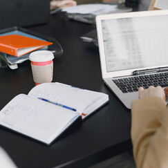 Обложка курса 'Алгоритмы создания и редактирования книг: от разработки до аудита'