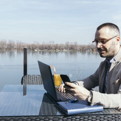 Обложка курса 'Управление бизнесом на автопилоте и стратегия голубого океана'