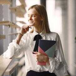 Обложка курса 'Студенческий этикет и личный бренд: путь к успешной карьере'