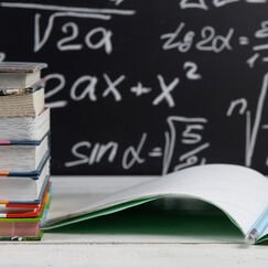 Обложка курса 'Теория вероятности и комбинаторика в современной математике'