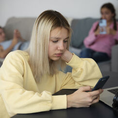 Обложка курса 'Психология социальных сетей: влияние на человека и общество'