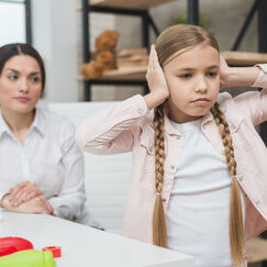 Обложка курса 'Девиантное поведение у дошкольников'