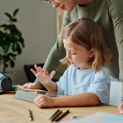 Обложка курса 'Профессиональная деятельность младшего воспитателя в дошкольном образовании'