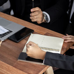 Обложка курса 'Правовые аспекты корпоративного управления'