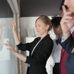 Обложка курса 'Эффективное проведение выставок'