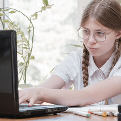 Обложка курса 'Цифровая грамотность и воспитание ребенка'