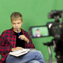 Обложка курса 'Журналистика для школьников: практика и технологии'