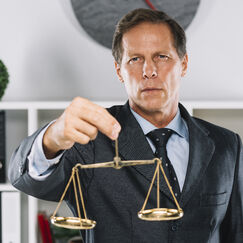 Обложка курса 'Юридические аспекты в бизнесе: защита интересов и минимизация рисков'