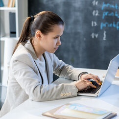 Обложка курса 'Профориентационная работа в школе'