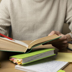 Обложка курса 'Развитие образовательной среды для взрослых'