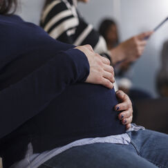 Обложка курса 'Перинатальная психология: комплексное сопровождение от беременности до послеродового периода'