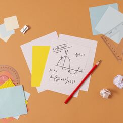 Обложка курса 'Математика в действии: практические приемы для повседневной жизни'