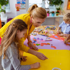 Обложка курса 'Игра и подготовка к школе: поддержка развития дошкольника'