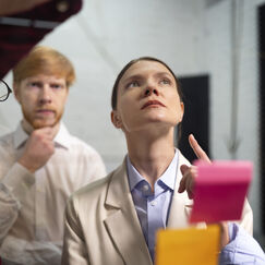 Обложка курса 'Комплексный подход к управлению изменениями в компании'