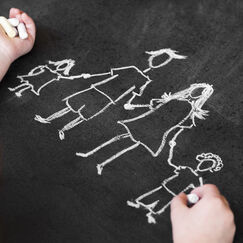 Обложка курса 'Эволюция воспитания: переосмысление роли взрослых в развитии детей'