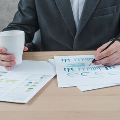 Обложка курса 'Финансовое планирование и управление рисками в инвестиционной деятельности'