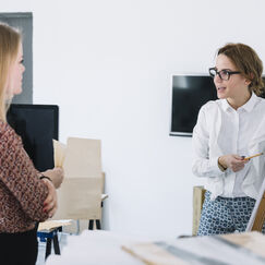 Обложка курса 'Построение личного бренда через публичные выступления и экспертную деятельность'