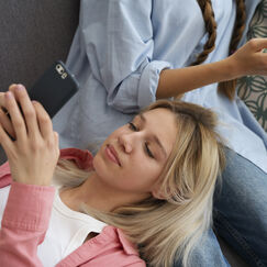 Обложка курса 'Современные вызовы психологического благополучия'