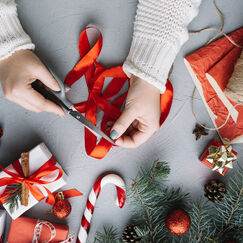 Новогоднее творчество: украшения и подарки своими руками