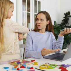 Обложка курса 'Эмоциональная поддержка и стратегии работы с детскими истериками'