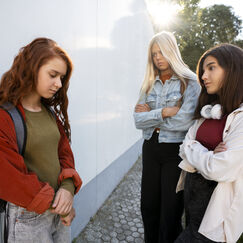 Обложка курса 'Формирование личности и индивидуально-психологические особенности подростков'