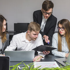 Обложка курса 'Проектный менеджмент в эпоху информационного общества'