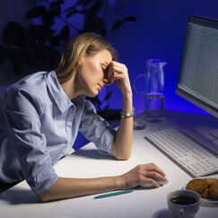 Обложка курса 'Управление вниманием и продуктивностью: профилактика цифрового выгорания'