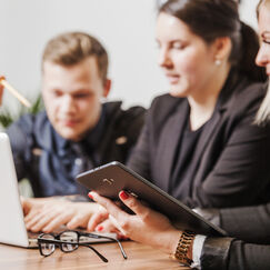 Обложка курса 'Делопроизводство и работа с обращениями граждан в государственном управлении'