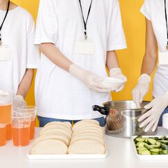 Обложка курса 'Организация труда и безопасность в индустрии общественного питания'