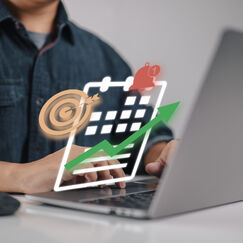 Обложка курса 'Управление жизненным циклом продукта и разработка маркетинговой стратегии'