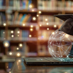 Обложка курса 'Государственная политика и современные тенденции в образовании'