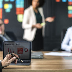 Обложка курса 'Стратегическая роль корпоративных СМИ в управлении и культуре организации'