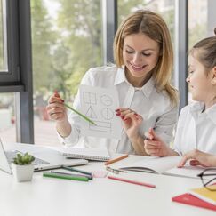 Обложка курса 'Управление воспитательным процессом и внеурочной деятельностью в школе'