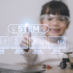 Обложка курса 'STEM-технологии в формировании компетенций XXI века'