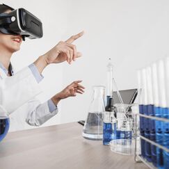 Обложка курса 'Особенности преподавания химии в системе СПО: современные подходы и цифровые технологии'