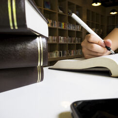 Обложка курса 'Правовое и документационное обеспечение деятельности учреждений культуры'