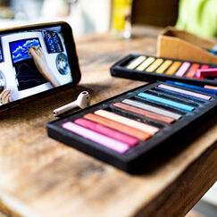 Обложка курса 'Современные инструменты для создания визуального контента: Pixlr, Jitter.video и Flyvi'