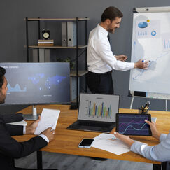 Обложка курса 'Финансовый менеджмент: анализ, планирование и системное управление'