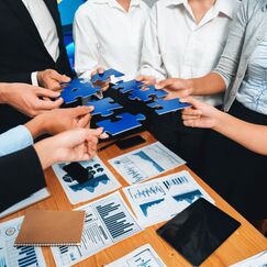 Обложка курса 'Управление командой: эффективные решения в сложных ситуациях'