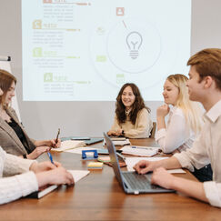 Обложка курса 'Разработка и проведение тренингов'