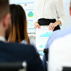 Обложка курса 'Коммерческая стратегия и оценка эффективности бизнес-тренингов'