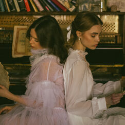 Обложка курса 'История моды: от романтизма до конца XX века'