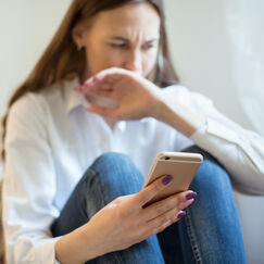 Обложка курса 'Психологическая помощь по телефону в критических ситуациях'