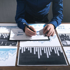 Обложка курса 'Оценка эффективности и финансовое моделирование инвестиционных проектов'