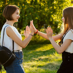 Обложка курса 'Мастерство коммуникации для подростков: секреты уверенного общения и здоровых отношений'